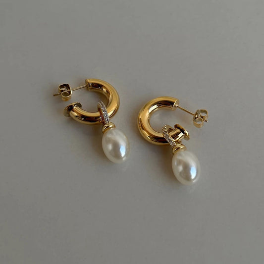 Pearl drop earrings image 1