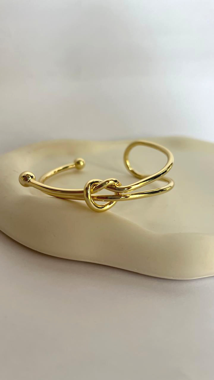 Vera Cuff image 0
