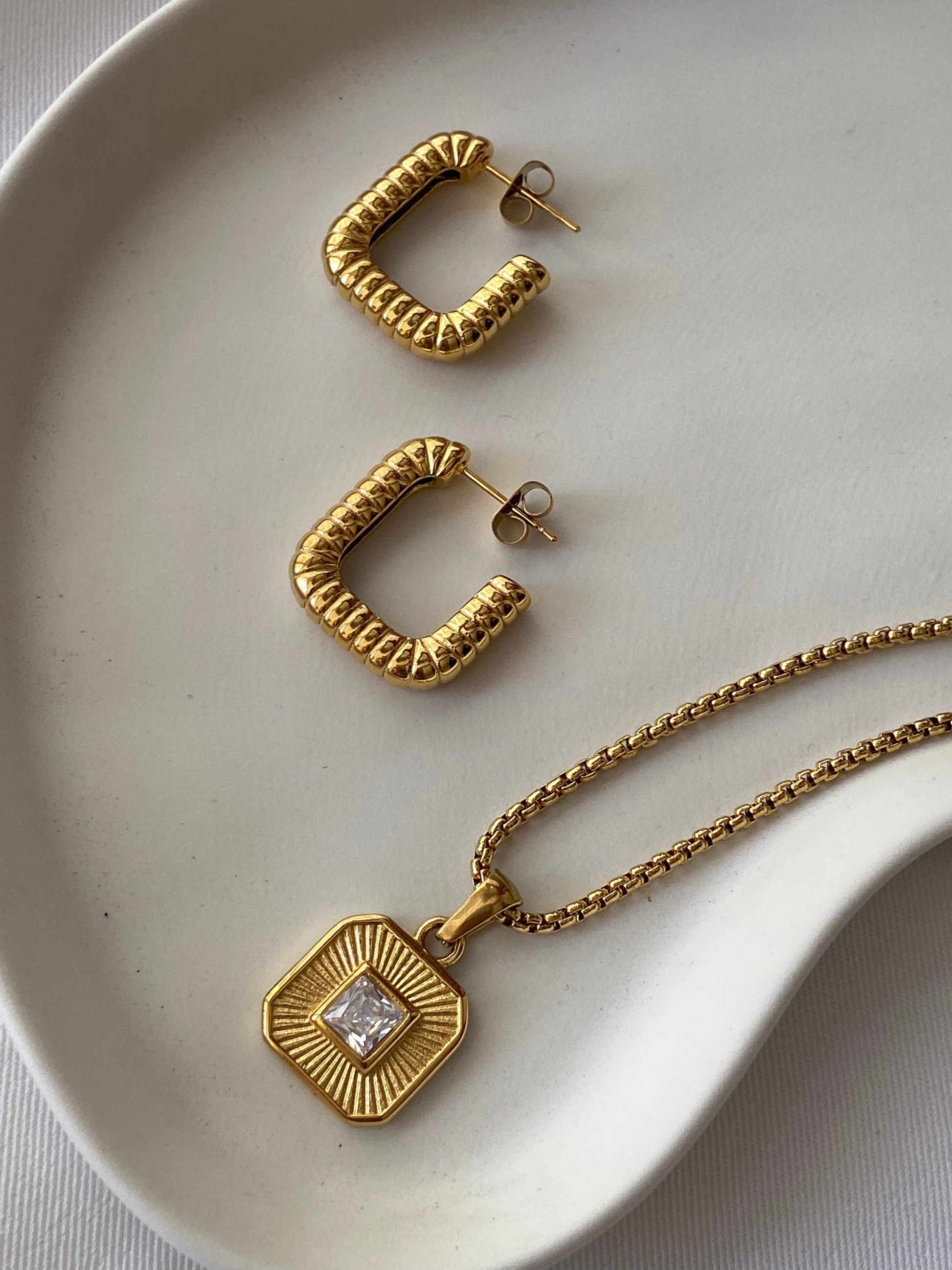 Lola Necklace image 2